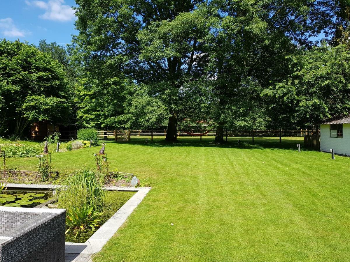 The Two Oaks - Private Garden For Guests Villa Hertsberge Exterior foto